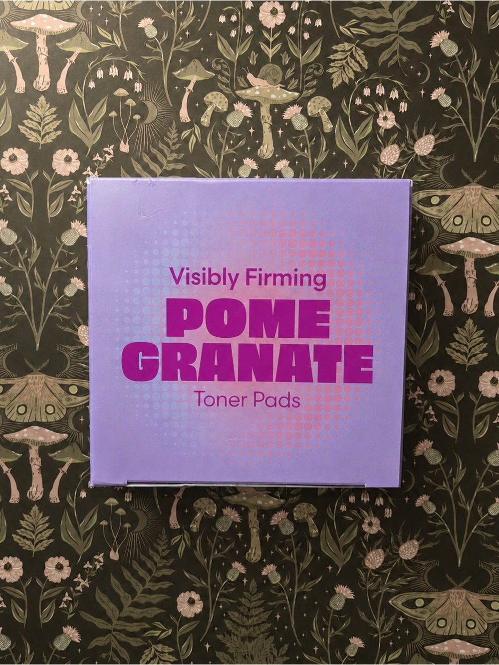 The Crème Shop Visibly Firming Pomegranate Toner Pads - Picture 2 of 4